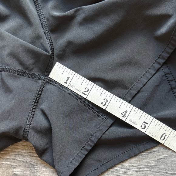 Lululemon The Tracker 3.5” Shorts Black Size 4 - Picture 8 of 9